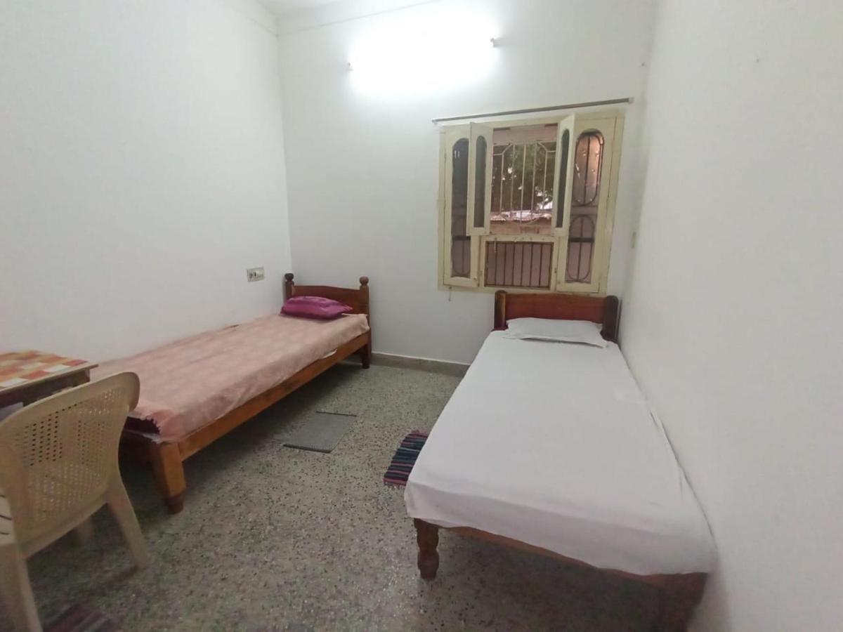 Sri Shankaraa Guest House Tiruvannāmalai Esterno foto