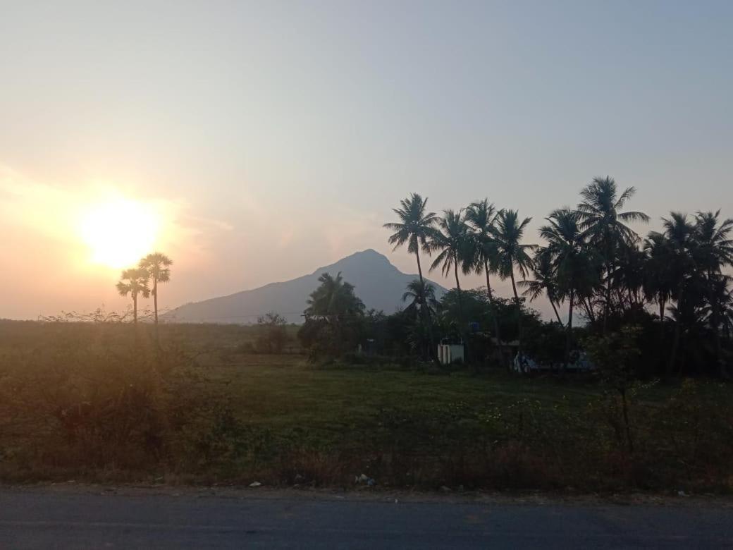 Sri Shankaraa Guest House Tiruvannāmalai Esterno foto